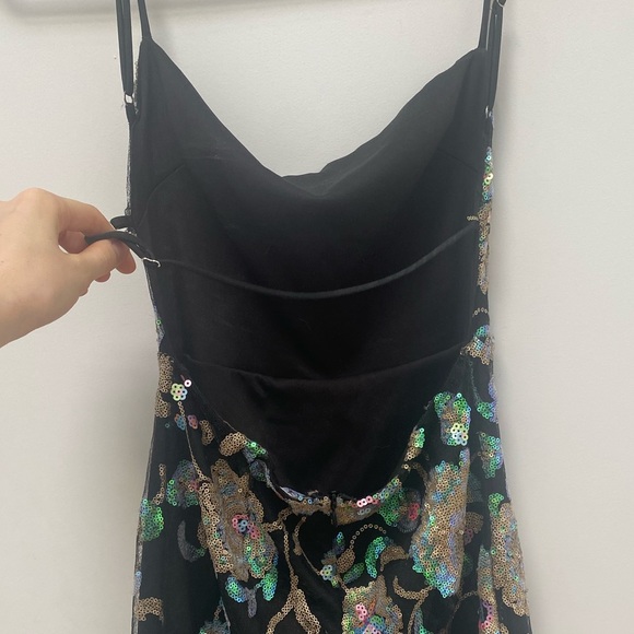 Sequin black mini dress backless - Picture 4 of 5